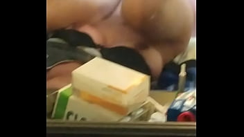 Preview 2 of Huge Boobs Smal Bra - en casa con mi esposa que ricos movimientos te saca todo
