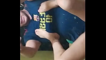 Preview 3 of Huge Boobs Smal Bra - en casa con mi esposa que ricos movimientos te saca todo