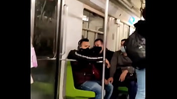 Preview 1 of Ass Plugget - Exibiendose en el metro