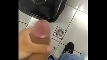 Preview 1 of Www Tub8xxx Com - Tocando uma no trabalho