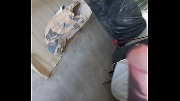Preview 3 of Milf Grouo Sex - Entrega do carro faz com que o rapaz banhe minha bunda de porra!!! Pauzudo deliciosooo!!!