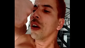 Preview 2 of Locker Reporter - porra na cara da vadia putinha