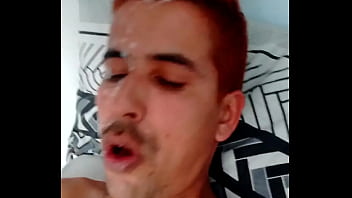 Preview 4 of Locker Reporter - porra na cara da vadia putinha