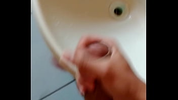 Preview 1 of Michelle De Sexy Sat Baiser - Batendo punheta com  pau lisinho e gozando muito