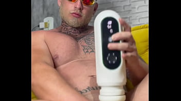 Preview 2 of Wet T Shirt Contest Porn - Fazendo leite!