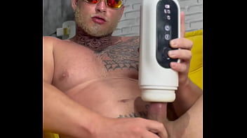 Preview 4 of Wet T Shirt Contest Porn - Fazendo leite!