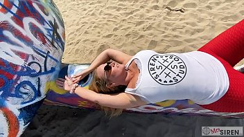 Preview 1 of Martina Kuschmann - Dee and Wayne Siren Fucking on Venice Beach