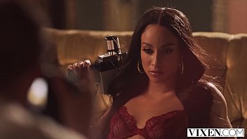 Preview 1 of Block Come Sex - VIXEN Teanna &amp_ photographer have steamy affair.