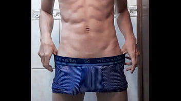 Preview 3 of New Women Peesing - Mostrando de cueca