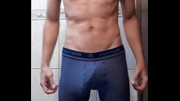 Preview 1 of New Women Peesing - Mostrando de cueca