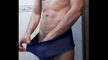 Preview 4 of New Women Peesing - Mostrando de cueca