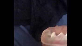 Preview 2 of Dick Flashing To Mom N Maid - Vini&eacute_ndome en los calzones de mi t&iacute_a