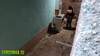 Preview 1 of Scol Sxe - Vizinha safada toma gozada na cara de seu vizinho