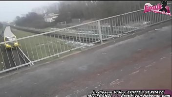 Preview 4 of Deis Xxx Videos - Deutsche schlampe pisst &ouml_ffentlich in die Handtasche