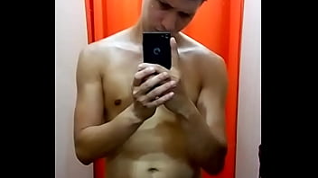 Preview 2 of Ovenoy Sex - Mostrando o pau no vesti&aacute_rio #2