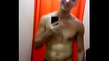 Preview 4 of Ovenoy Sex - Mostrando o pau no vesti&aacute_rio #2