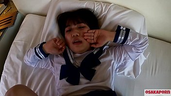 Preview 1 of Nures Mom - 人生初潮吹き！大洪水のツルピタ 瞳の大きな可愛いぴちぴち18歳が 服で2回以上のイキ祭り。ちびっこ体型貧乳ちっぱいさんスカートに正常位で中出し。個人撮影　ハメ撮り　オリジナル　セーラー服 アヘ顔 アクメ 本番 騎乗位　正常位　バック　シャワー　ver まお 9 osakaporn