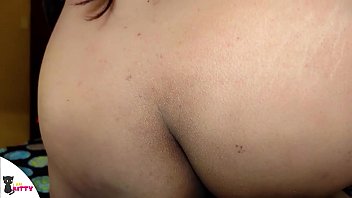 Preview 4 of Son Fuck Mom Bathroom - Le gusta ver porno mientras le penetro la vagina.