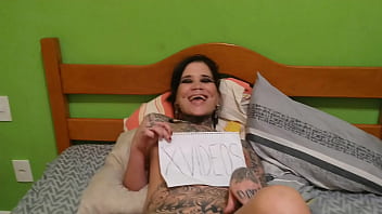 Preview 2 of Lez Tribibg - JUH INK SE EXIBINDO NO VIDEO DE VERIFICA&Ccedil_&Atilde_O DO XVIDEOS NO APARTAMENTO DO BLUEZAO YOUTUBER