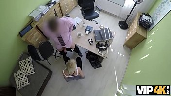 Preview 4 of National Park Porn In Mumbai - VIP4K. L&#039_agent la chatte serr&eacute_e de l&#039_jeunes puis il approuve le pr&ecirc_t des filles
