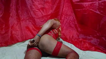 Preview 2 of Tube Obscene - Travesti le encanta meterse dildos grandes y gruesos