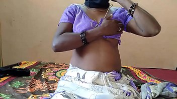 Preview 2 of Virgin Sohag Rat Sex - लड़की बिस्तर पर अपनी चूत में वाइब्रटर डाल रही है