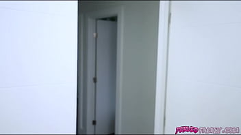 Preview 1 of Liz Honey Hart Tube Fuck - PervedFamily.com - OMG Ethan,  your dick is HUGE!