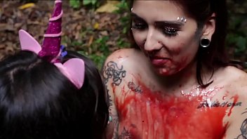 Preview 4 of Girl In Down Jacket - DUAS GOSTOSAS TATUADAS DE BIKINI SE PEGANDO E SE LAMBUZANDO