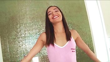 Preview 1 of Fengtau Girl - Emily Willis - Me trago mucha leche despu&eacute_s de mamar intensamente