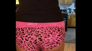 Preview 1 of Body Check Horni - Dominican MILF Booty