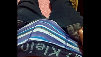 Preview 1 of Shemaly Ebony - Soltando leitinho com botas