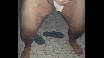 Preview 1 of Love Wahit Xxx - me masturbo y me vengo rico sacando mi semen con pechuga de pollo