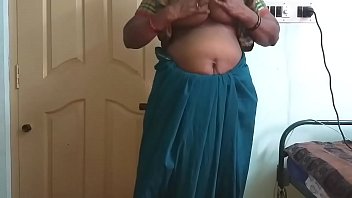 Preview 2 of Gay Tradie Hung - बड़े बड़े काले चूचे वाली लड़की ऑनलाइन दोस्त के सामने