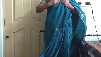 Preview 1 of Gay Tradie Hung - बड़े बड़े काले चूचे वाली लड़की ऑनलाइन दोस्त के सामने