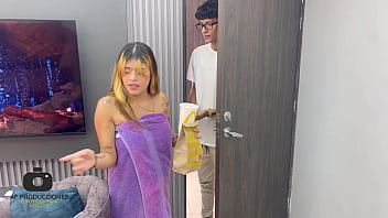 Preview 1 of Chubby Bbw Webcam Solo Part2 - Chica rubia latina paga con sexo anal a joven mensajero y la folla duro a escondidas de su marido. H.L.