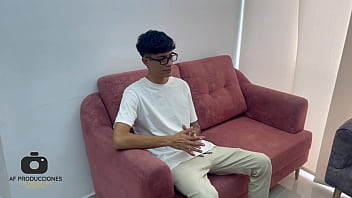 Preview 1 of Catch Masturbation - Chica rubia latina paga con sexo anal a joven mensajero y la folla duro a escondidas de su marido.