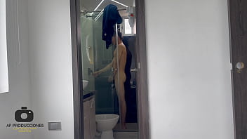 Preview 1 of Hot Masa - Mi madrastra me espia mientras tomo una ducha y me ruega que la folle duro antes que llegue su marido H.L.