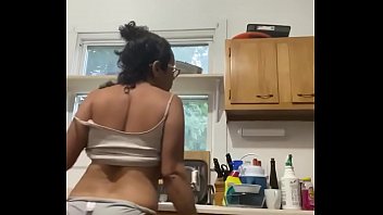 Preview 1 of Labrador Licking - Latina MILF having fun doing the dishes
