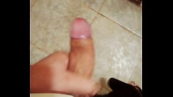 Preview 1 of Bubble Butt Tease Cunt - Lo pones bien duro?