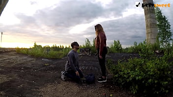 Preview 2 of 12yers Girlsex - ПУБЛИЧНО ТРАХНУЛА СВОЕГО МАЛЬЧИКА НА КРЫШЕ ЗАБРОШКИ using cum lube