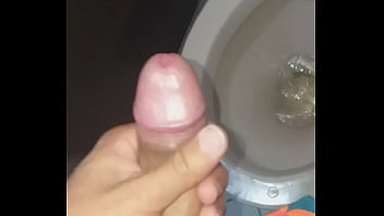 Preview 3 of 13 Years Girl Sex1 - Gozando no banheiro