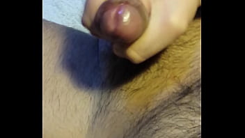 Preview 1 of Small Salon - hetero caliente sacando su leche