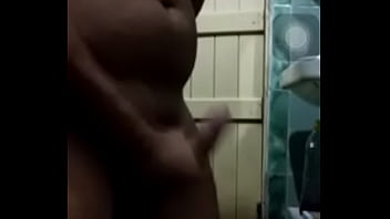Preview 1 of Mommay Friend - Neg&atilde_o de recife gozando muito com a mamadeira cheia/ black dude cums huge loads
