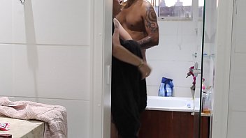 Preview 4 of Kashmir Fuck Video - Banho com neg&atilde_o dotado