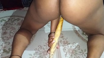 Preview 4 of Dog Girl 89xx - आशु मुंबई ने चूत के अंदर बेलन डाला बेलन से अपना पानी निकाला