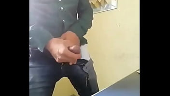 Preview 1 of Vinden Bus - Desi gabru cumming for you bby