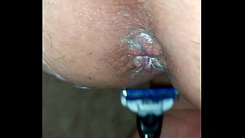Preview 4 of Extreme Hard Teen - Gay - Depilando o Rab&atilde_o Para Levar Vara