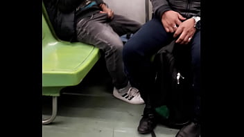 Preview 2 of Saney Leyounsex - Chupadas en el metro