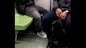 Preview 1 of Saney Leyounsex - Chupadas en el metro