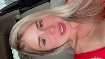 Preview 3 of 2002 Xxxvideo - Com a bucetinha escorrendo loira safada se masturba at&eacute_ gozar - Aline Novak